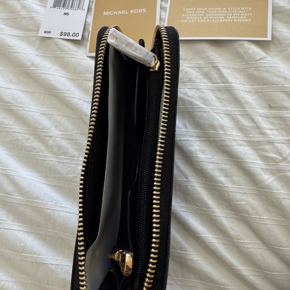 New Black Michael Kors Writlet Wallet - Picture 4 of 6